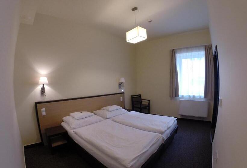 דירת חדר, Tokajvár