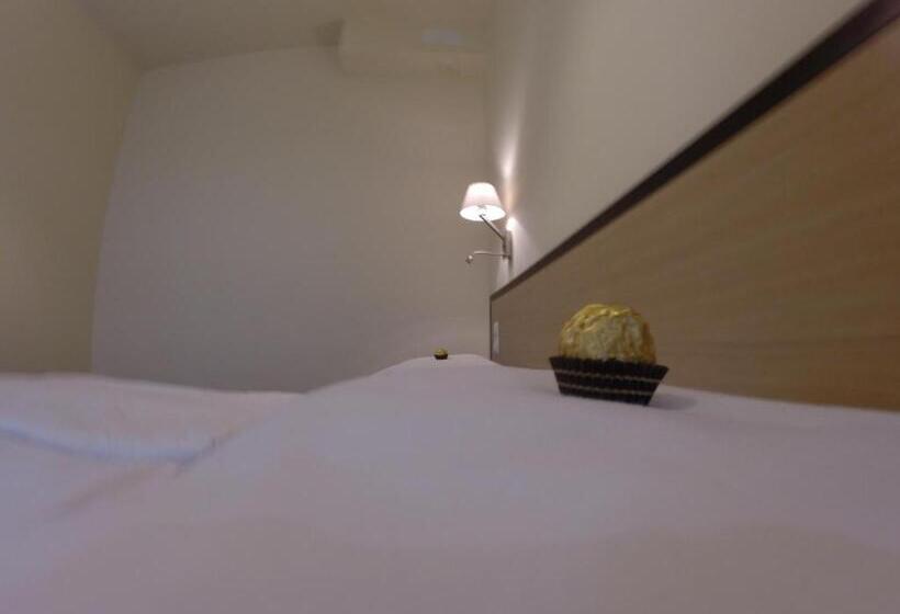 דירת חדר, Tokajvár