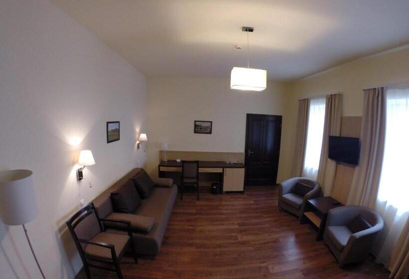 דירת חדר, Tokajvár