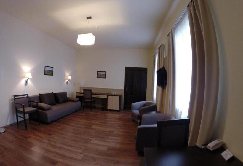 דירת חדר, Tokajvár