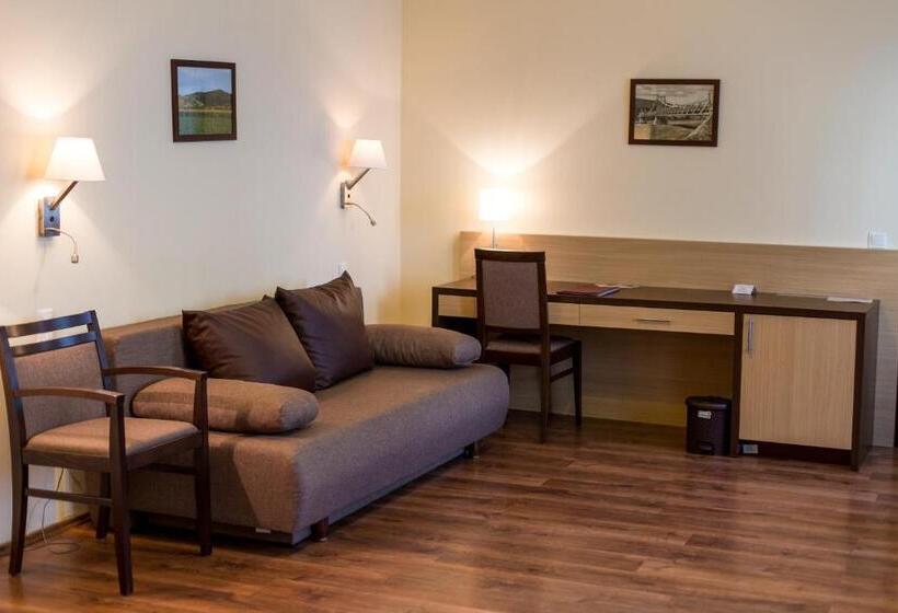 דירת חדר, Tokajvár