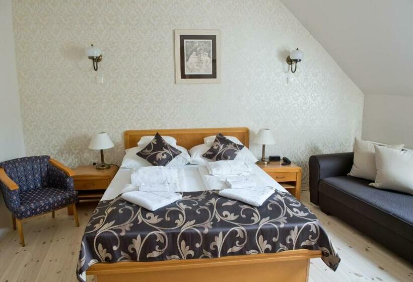 חדר קלאסי, Toldi Fogadó