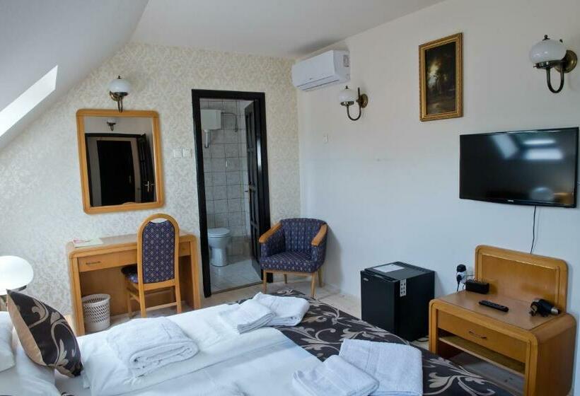 חדר קלאסי, Toldi Fogadó