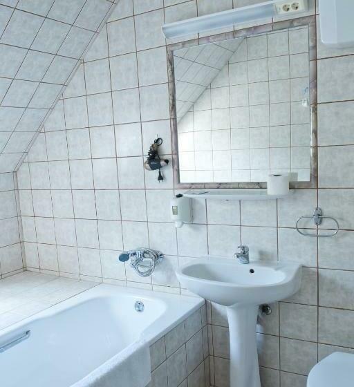 חדר קלאסי, Toldi Fogadó