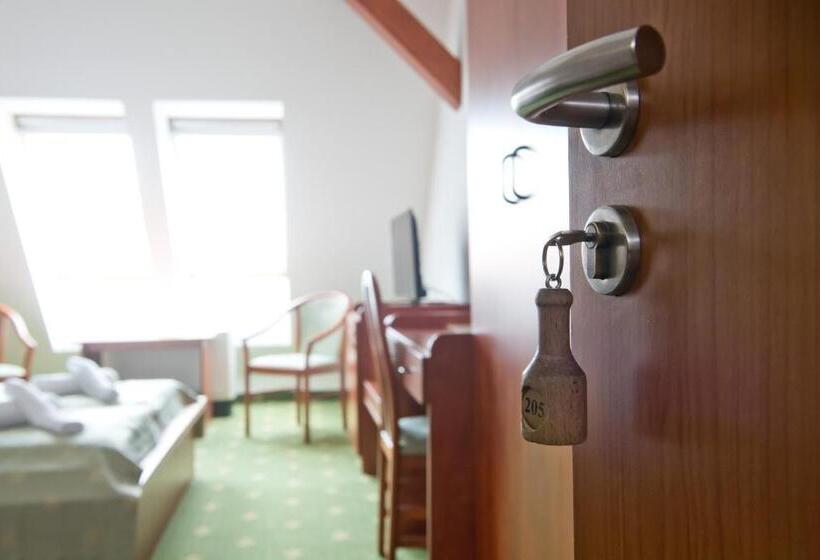 חדר סטנדרט, Toldi Fogadó