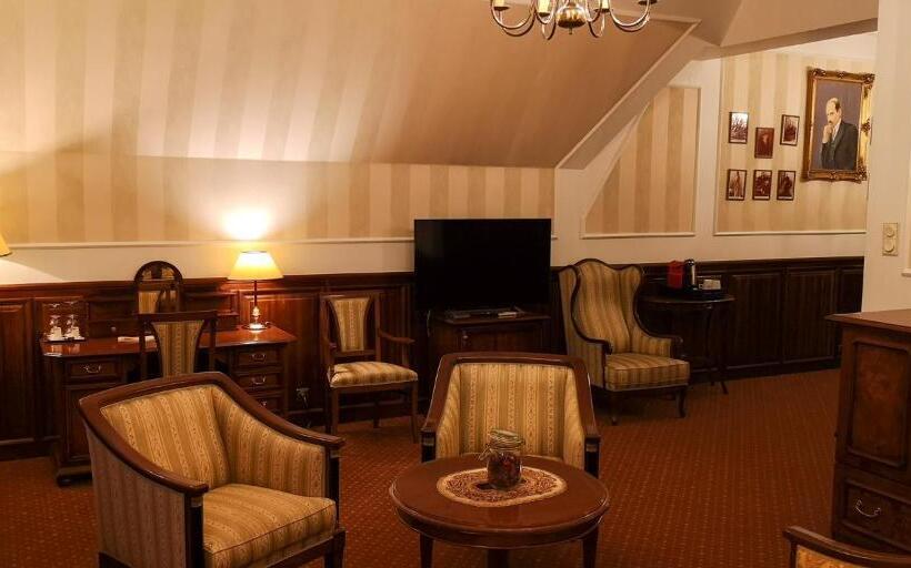 带按摩浴盆的套房, Kastélyhotel Sasvár Resort