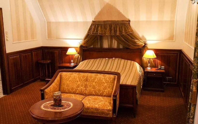 带按摩浴盆的套房, Kastélyhotel Sasvár Resort