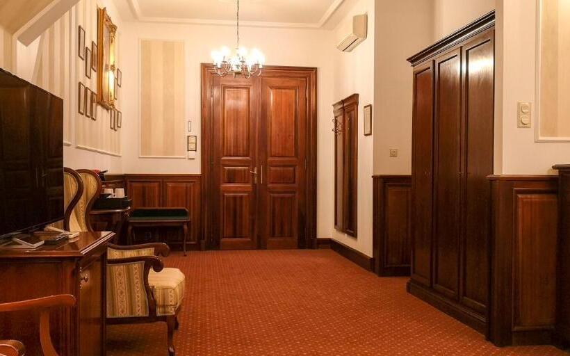 带按摩浴盆的套房, Kastélyhotel Sasvár Resort