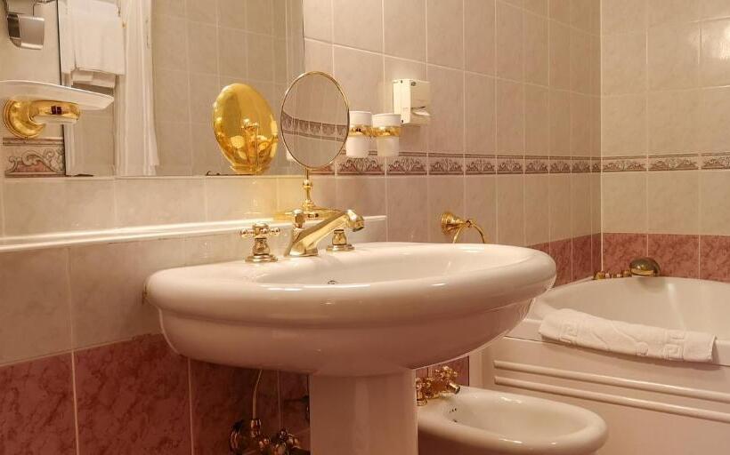 Люкс с гидромассажем, Kastélyhotel Sasvár Resort