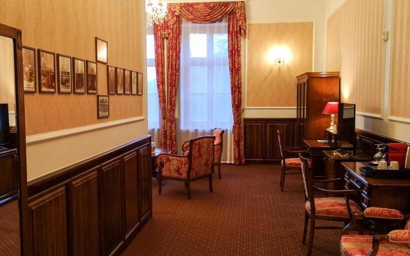 带按摩浴盆的套房, Kastélyhotel Sasvár Resort