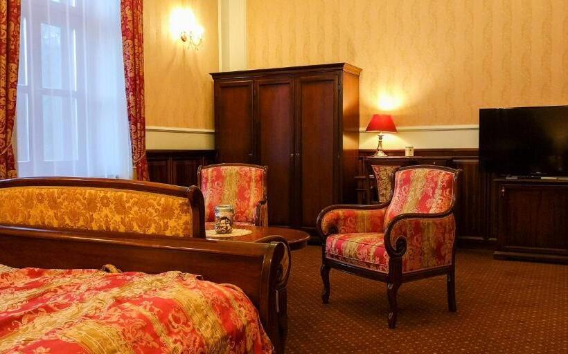 带按摩浴盆的套房, Kastélyhotel Sasvár Resort