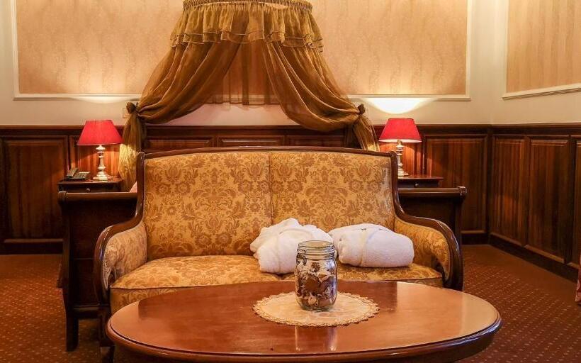 带按摩浴盆的套房, Kastélyhotel Sasvár Resort