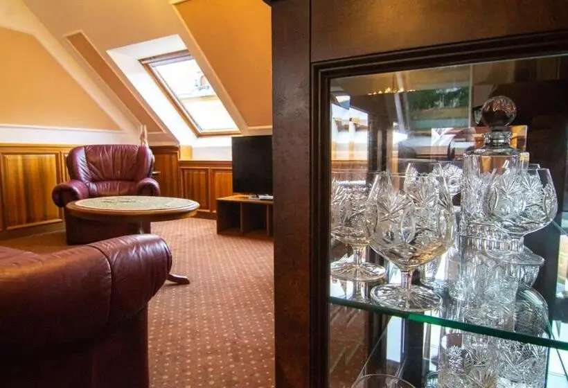 Huoneisto 3 Makuuhuonetta, Kastélyhotel Sasvár Resort