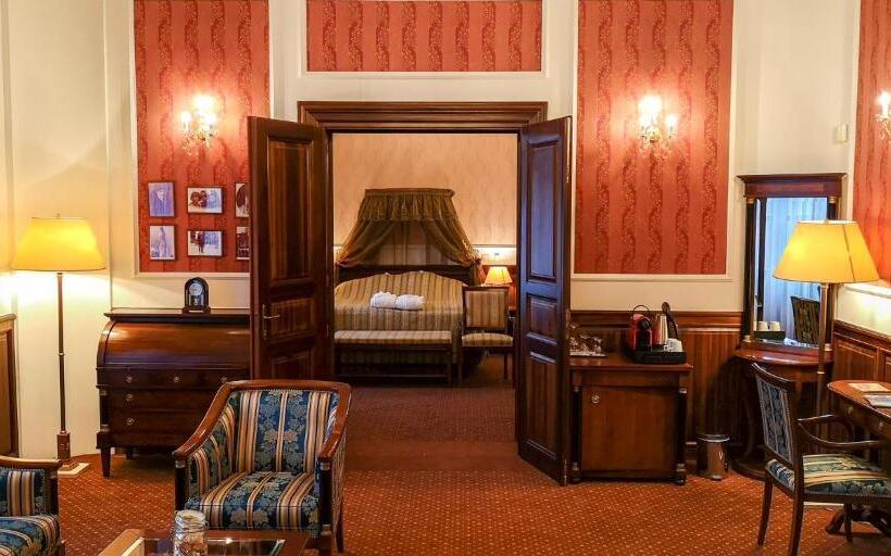 Президентский Люкс, Kastélyhotel Sasvár Resort