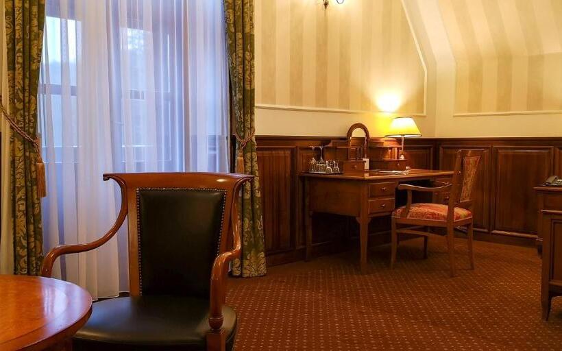 带按摩浴盆的套房, Kastélyhotel Sasvár Resort