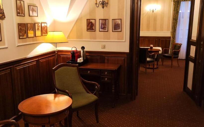 带按摩浴盆的套房, Kastélyhotel Sasvár Resort