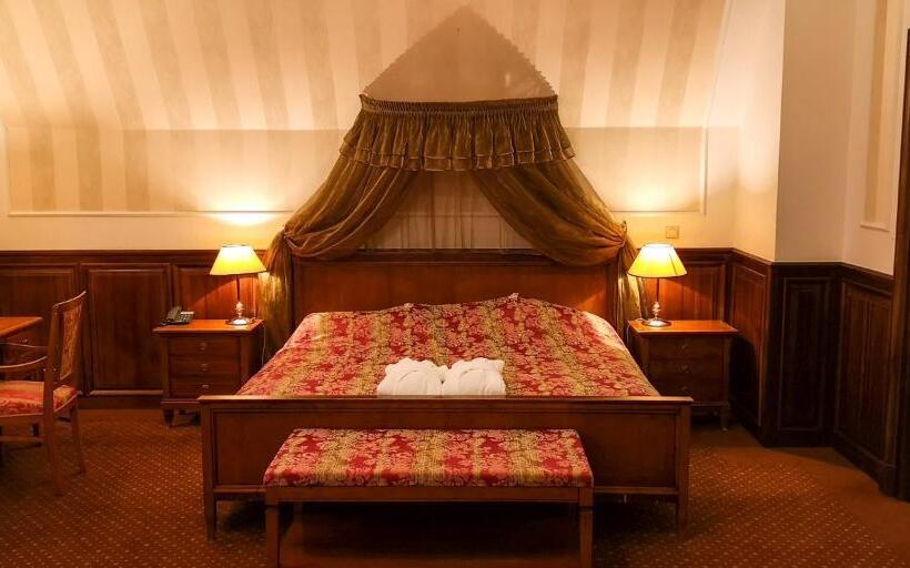 带按摩浴盆的套房, Kastélyhotel Sasvár Resort