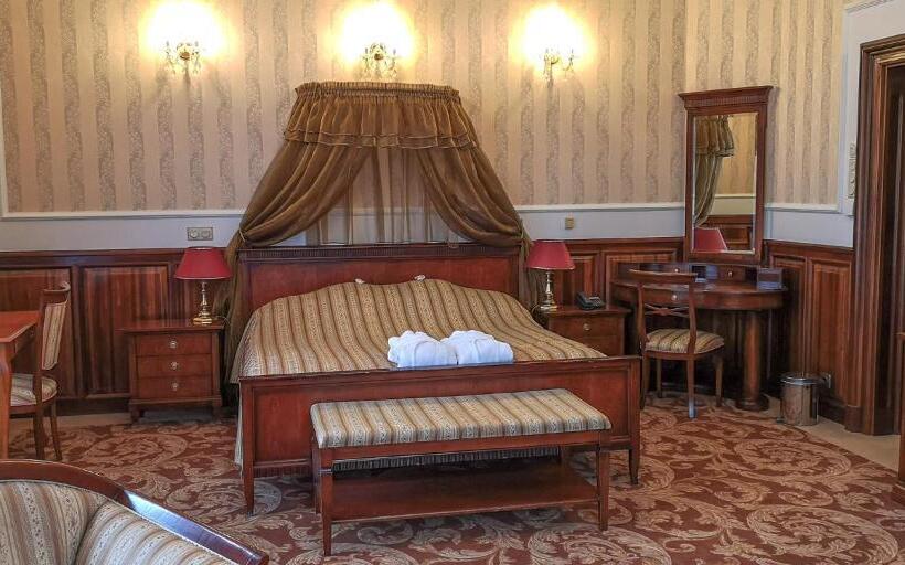 带按摩浴盆的套房, Kastélyhotel Sasvár Resort