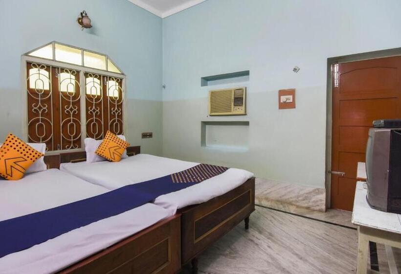 Quarto Triplo Clássico, O Maa Laxmi Lodge