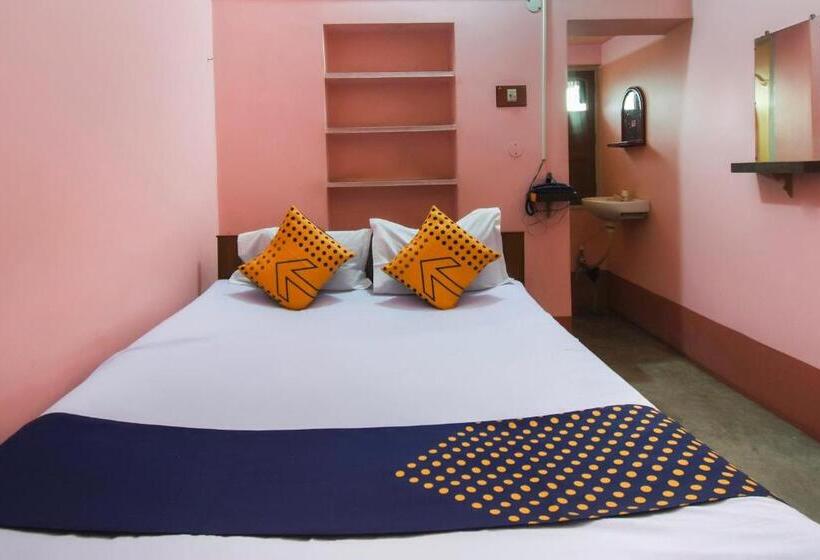 Quarto Triplo Clássico, O Maa Laxmi Lodge