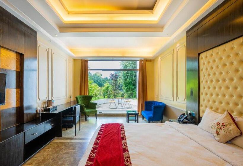 اتاق لوکس با تخت بزرگ, Water Garden Resort & Spa