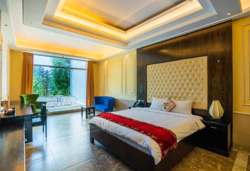 اتاق لوکس با تخت بزرگ, Water Garden Resort & Spa