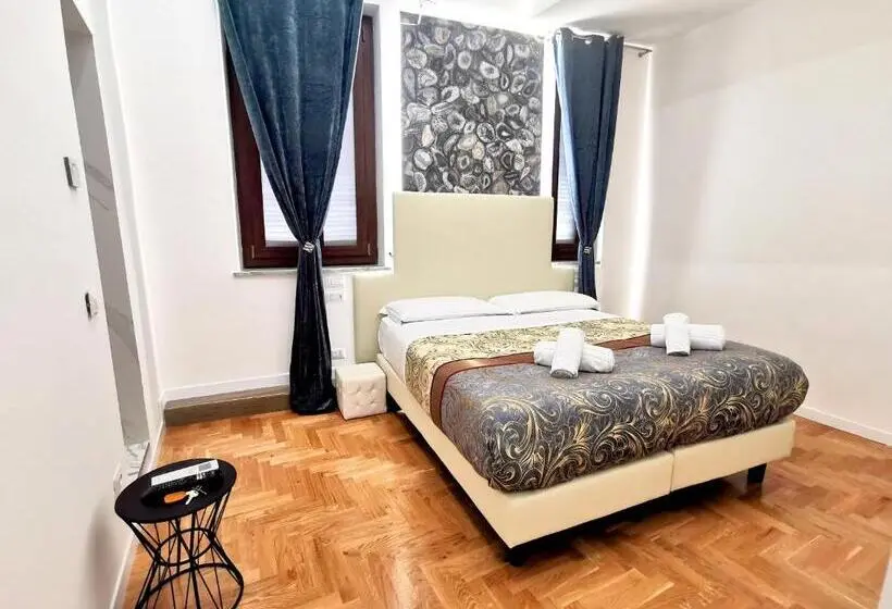اتاق لوکس, Navona Central Relais