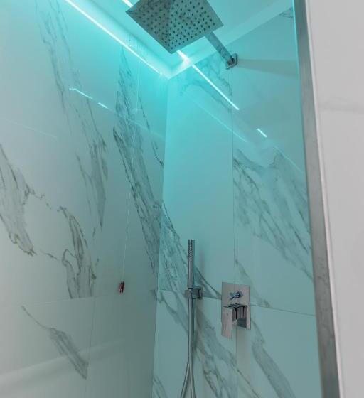 اتاق لوکس, Navona Central Relais