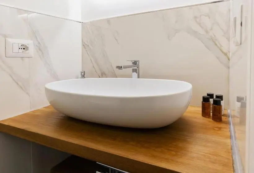 اتاق لوکس, Navona Central Relais
