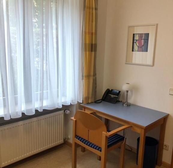 장애인을 위한 스탠다드 싱글 룸, Spectrum Kirche Exerzitien Und Bildungshaus Auf Mariahilf
