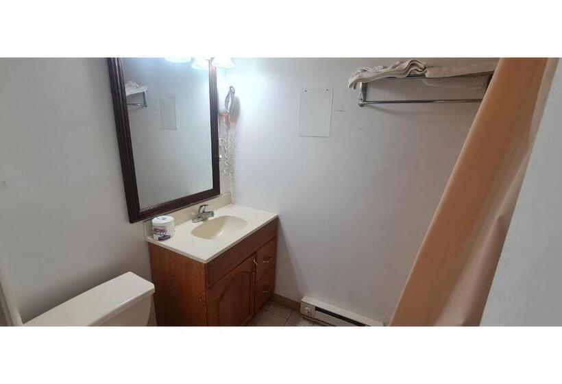 스탠다드 룸, Werry S Cottages Motel & Pub By Oyo East Stroudsburg Poconos