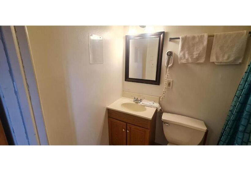 Номер Стандарт, Werry S Cottages Motel & Pub By Oyo East Stroudsburg Poconos