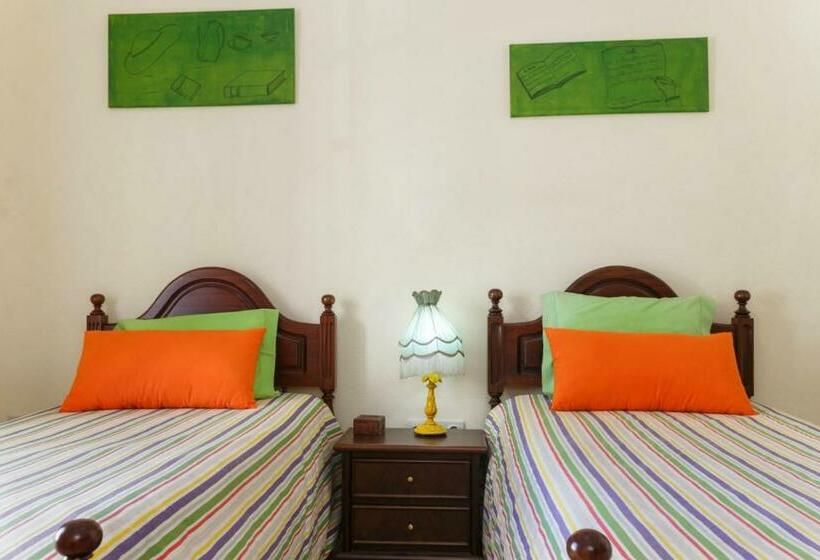 اتاق استاندارد با سرویس بهداشتی مشترک, 18st. Hostel
