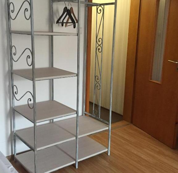 اتاق استاندارد سه نفره, Family Hotel Amor