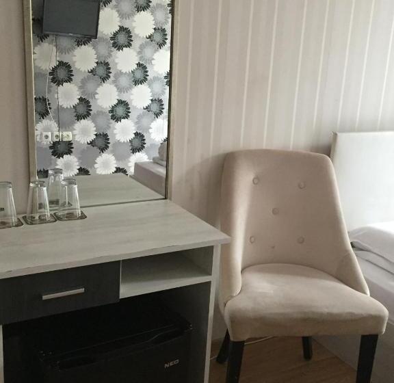 חדר סטנדרט לשלושה, Family Hotel Amor