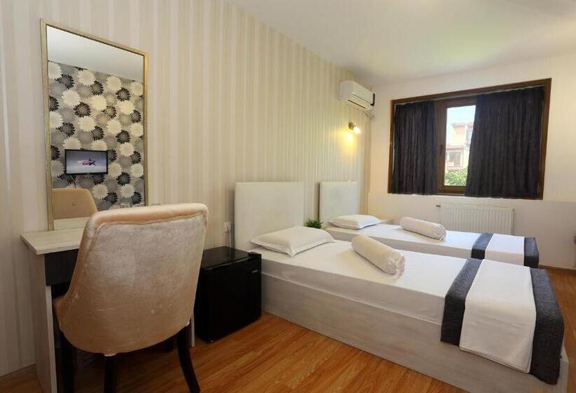 חדר סטנדרט לשלושה, Family Hotel Amor