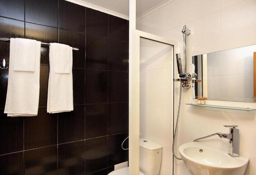 חדר סטנדרט לשלושה, Family Hotel Amor