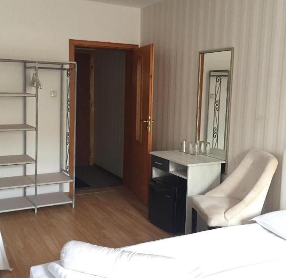 חדר סטנדרט לשלושה, Family Hotel Amor