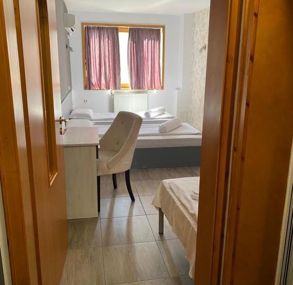 اتاق استاندارد سه نفره, Family Hotel Amor
