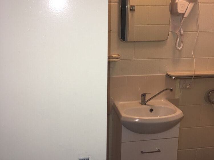 اتاق استاندارد سه نفره, Albury Central Motel