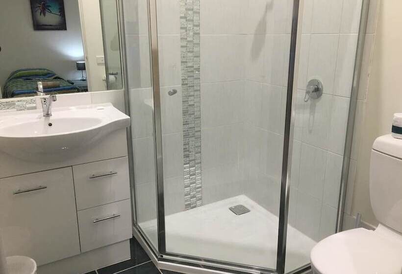 اتاق خانوادگی, Albury Central Motel