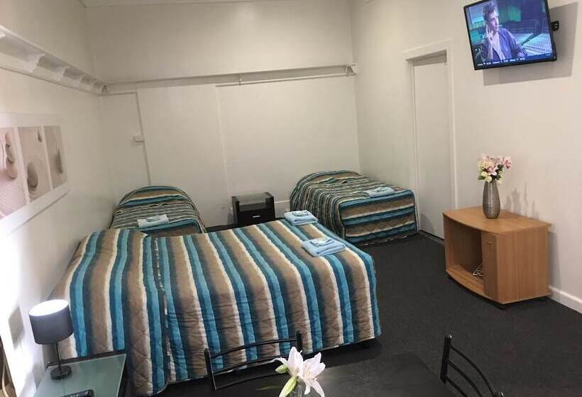اتاق خانوادگی, Albury Central Motel
