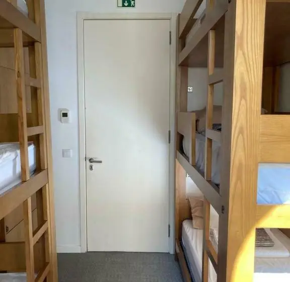 تختخواب در اتاق مشترک, Day Off Suite&hostel