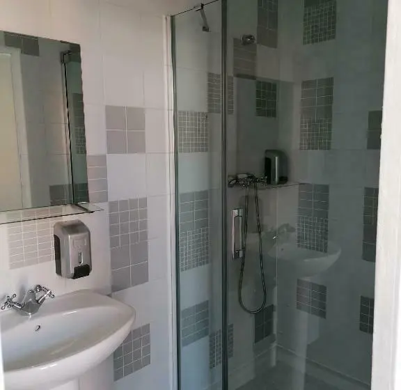 تختخواب در اتاق مشترک, Day Off Suite&hostel