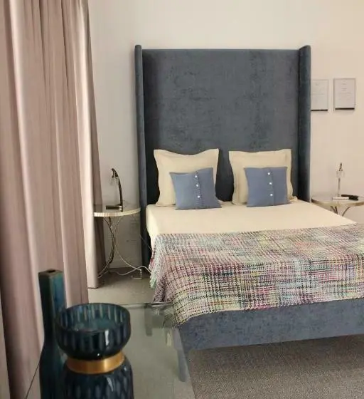 سوییت لوکس, Day Off Suite&hostel