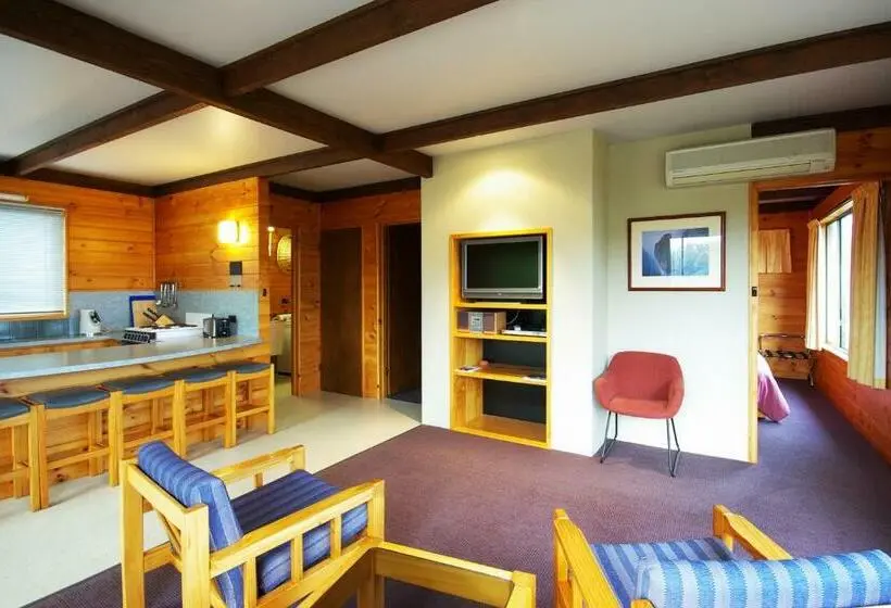 Talo 2 Makuuhuonetta, Edge Of The Bay Resort