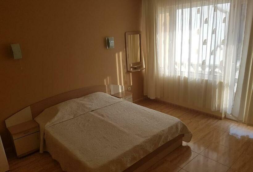 Номер Стандарт с Балконом, Family Hotel Alfa Vita