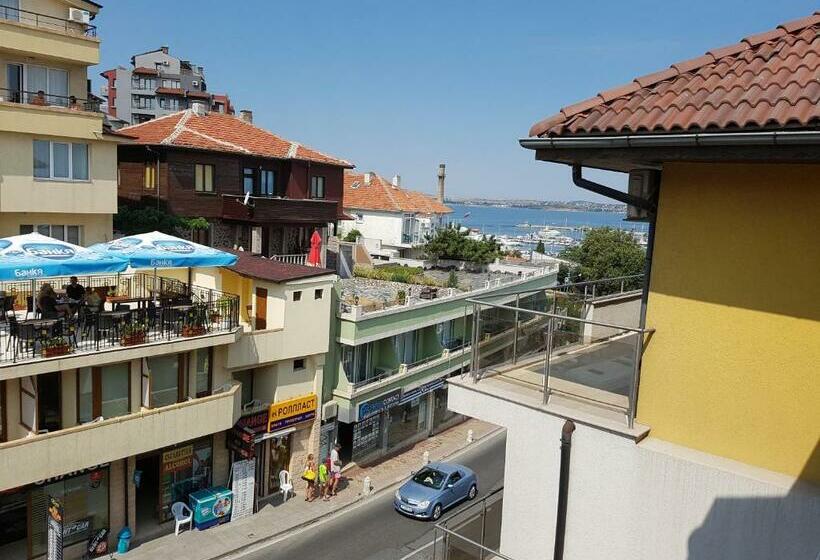 Family flat with balcony, Family Hotel Alfa Vita