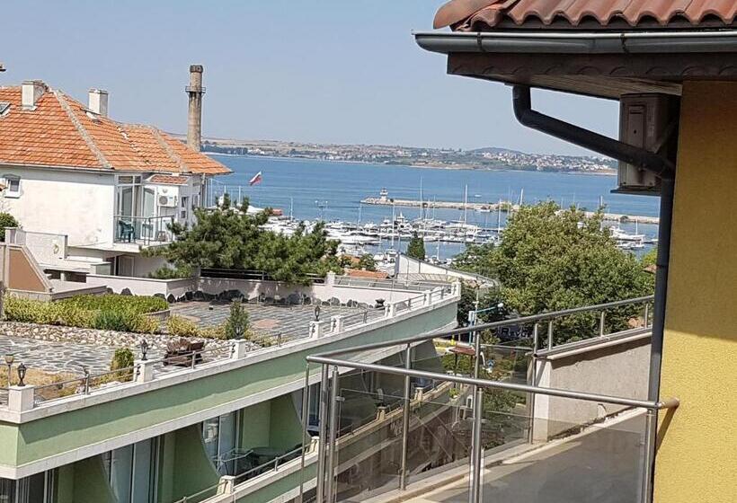 Family flat with balcony, Family Hotel Alfa Vita