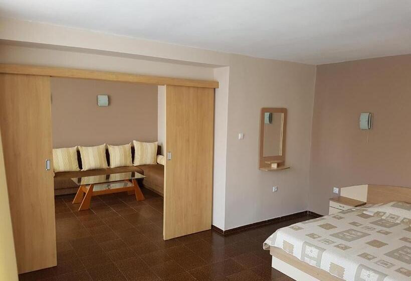 Family flat with balcony, Family Hotel Alfa Vita